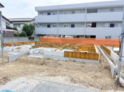 これからの暮らしを支える基礎工事が着実に進み、確かな品質が形作られていく過程を見守ることができます。