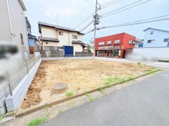 周辺環境に馴染む落ち着いた街並みの中で、理想の暮らしを描くための新しいステージがここに広がっています。