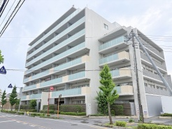 南浦和駅徒歩12分、2007年築の中古マンションです。