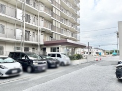 日々の生活を支える落ち着いた佇まいの外観が、心地よい暮らしの始まりを予感させてくれます。