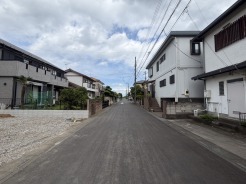 駐車が苦手な方にも嬉しい、前面6m道路に面した住まい。