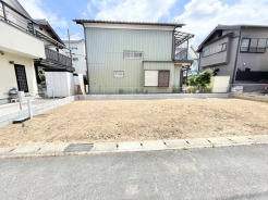 周囲の環境に溶け込みつつ、理想の住まいをゼロから描き出せるゆとりある広さが魅力です。