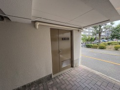 日々の暮らしを整える、清潔感のある共用スペースが備わっております。