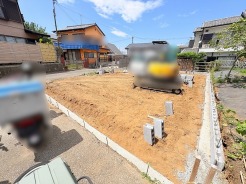 これから始まる新しい暮らしの可能性を秘めた、ゆとりある敷地の広がりに期待が高まります。