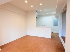無駄のないシンプルな空間が、日々の暮らしに心地よいゆとりと落ち着きをもたらしてくれます。