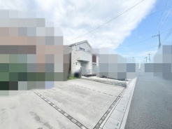 空が広く見渡せる開放的な環境で、日々の暮らしに心地よいゆとりを感じられる住まいです。