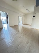 すっきりと心地よい余白が広がり日々の暮らしに寄り添う穏やかな空間