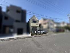 街並みに穏やかに溶け込み、日常に心地よい安らぎをもたらす愛着のわく住まいです。