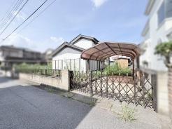 周囲の静けさに溶け込む穏やかな住環境が、日々の暮らしに安らぎと落ち着きをもたらしてくれます。