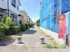 南西側は通路となっていて車の通行はありません。