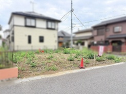 周囲に開放感が広がり心地よい風と豊かな時間を育むゆとりのある敷地空間