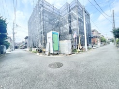新しい街並みに溶け込む穏やかな環境に、確かな未来を描く住まいが誕生します。