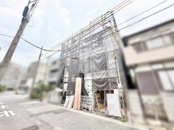 新たな住まいの形が少しずつ形作られていく過程を見守る期待感高まる風景