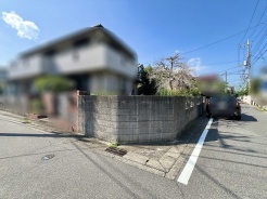 青空が広がり心地よい風が吹き抜ける開放的な住環境