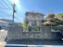 青空が広がり爽やかな風を感じられる開放的な外構と心地よい住まい環境