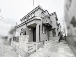 落ち着いた佇まいと機能的な空間が調和する、心地よい日常を描く住まい。