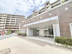 落ち着いた佇まいと洗練された外観が毎日の暮らしを心地よく迎えてくれる空間