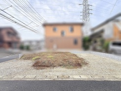 開放的な空の下で新しい暮らしの構想が広がるゆとりある敷地です