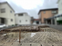 周囲の穏やかな環境に溶け込み、これからの新しい暮らしの構想が広がる心地よい空間。