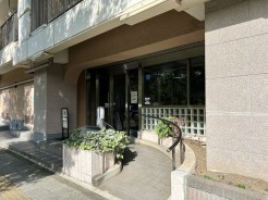 丁寧につくられた植栽が日々の暮らしに心地よいリズムを添えるエントランス