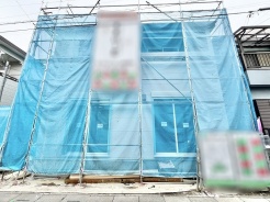完成へと向かう静かな佇まいが日々の暮らしに穏やかな期待をもたらす外観