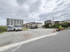 開放感のあるゆとりある敷地が広がり周辺環境と調和する穏やかな佇まい