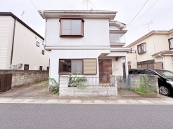 街並みに穏やかに溶り込む洗練された佇まいが、日々の暮らしを心地よく演出します