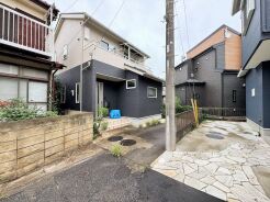 JR宇都宮線「東大宮」駅東口徒歩3分、提携駐車場もあります。エステート白馬東大宮店までお気軽にお問い合わせください。