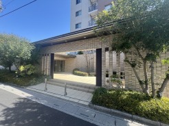 閑静な住宅地で、小さなお子様がいるご家族にも安心。