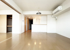 ご家族みんながゆったりくつろげる広々リビング。