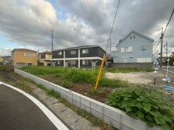 周囲の景観と調和する穏やかな住環境の中で、自分らしい理想の暮らしを自由に描き出せる広々とした区画です。