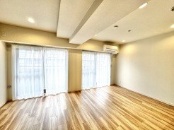 日々の暮らしに安らぎをもたらす、落ち着いた色合いとゆとりを感じさせる心地よい空間です。