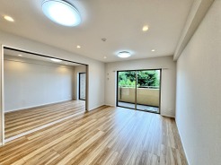 開放感のある空間が日々の暮らしを整え、穏やかな時間が流れる住まい。
