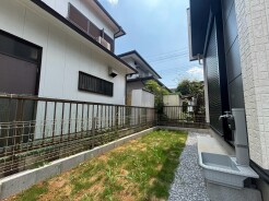 日々の暮らしにささやかな潤いをもたらす、住まいに寄り添うプライベートな屋外スペースです。