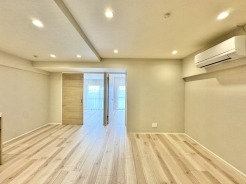 洗練された色調が心地よい調和を生み出し、余白の美しさが日々の暮らしに穏やかなゆとりを添えてくれます。