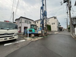 新たな暮らしを築くための、穏やかで落ち着いた街並みに位置する敷地です。