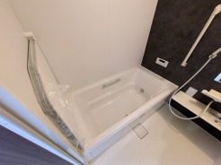 1坪広さを設けた浴室でゆったりバスタイム。