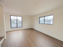 日当たりのいい2階リビングはプライベート性も高く、落ち着いて暮らせます。