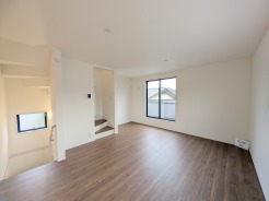 解放感溢れる2階リビングに自然と人が集まるリビングイン階段採用プラン。