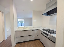 動線が短く、手早く作業できるL型キッチン。家事がスムーズに進みます。