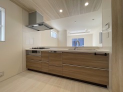 対面キッチンがご家族の温かい時間を演出。