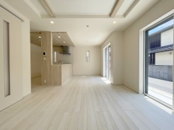 快適性とゆとりをデザインした広々したリビング