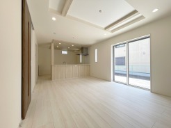 南側に大きな窓を配置、明るいリビングが出来ました。