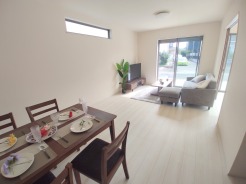 南から明るい光が射し込む、陽だまりの空間。