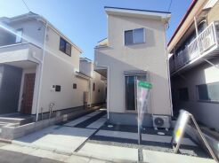 最寄り駅まで徒歩9分の近さ。 忙しい朝が助かる立地、 暮らしにゆとりが生まれます。