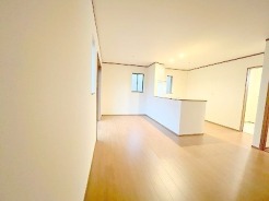 ご家族みんながゆったりくつろげる広々リビング。