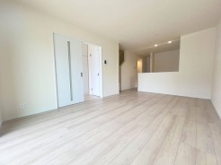 ご家族みんながゆったりくつろげる広々リビング。