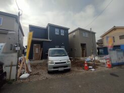 並列2台駐車可能な、ゆとりのカースペースがここに。