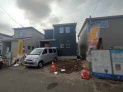 足場が外れて、スッキリした外観が見えてきました。