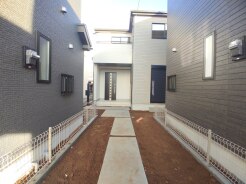 奥まった立地ながら、その分通行人等の目にも触れにくい建物配置。